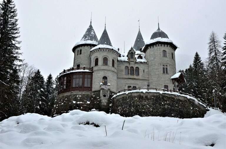 Castel Savoia della regina Margherita nella neve (c) CC BY SA 4_0 Magdalong Wikimedia Commons