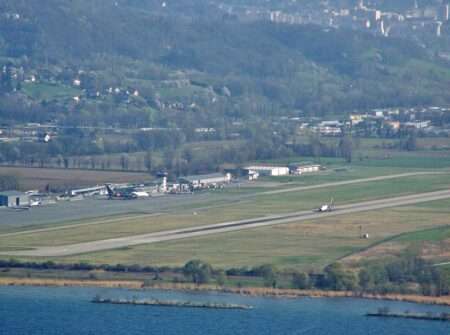 Aéroport De Chambéry En Savoie (c) Cc By Sa 3 0 Florian Pépellin Wikimedia Commons