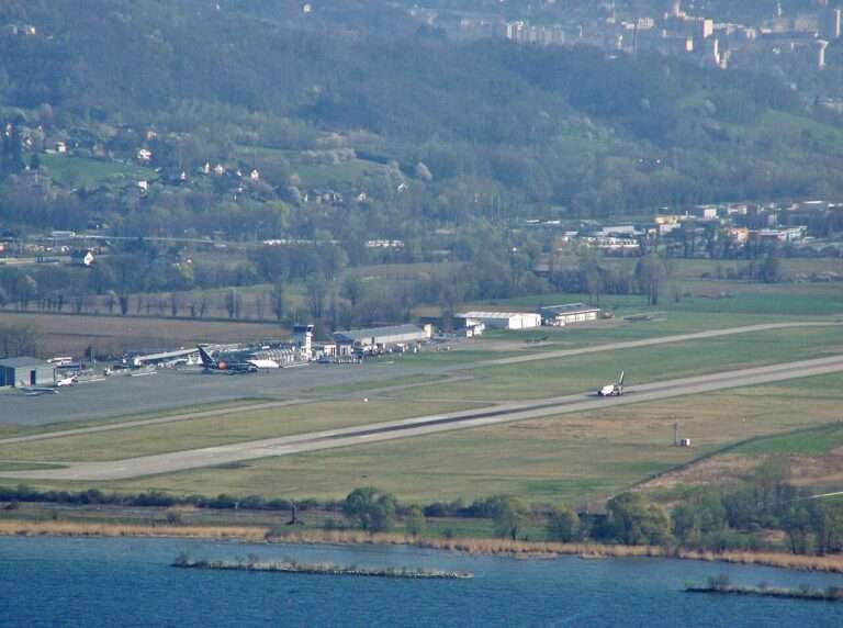 Aéroport De Chambéry En Savoie (c) Cc By Sa 3 0 Florian Pépellin Wikimedia Commons