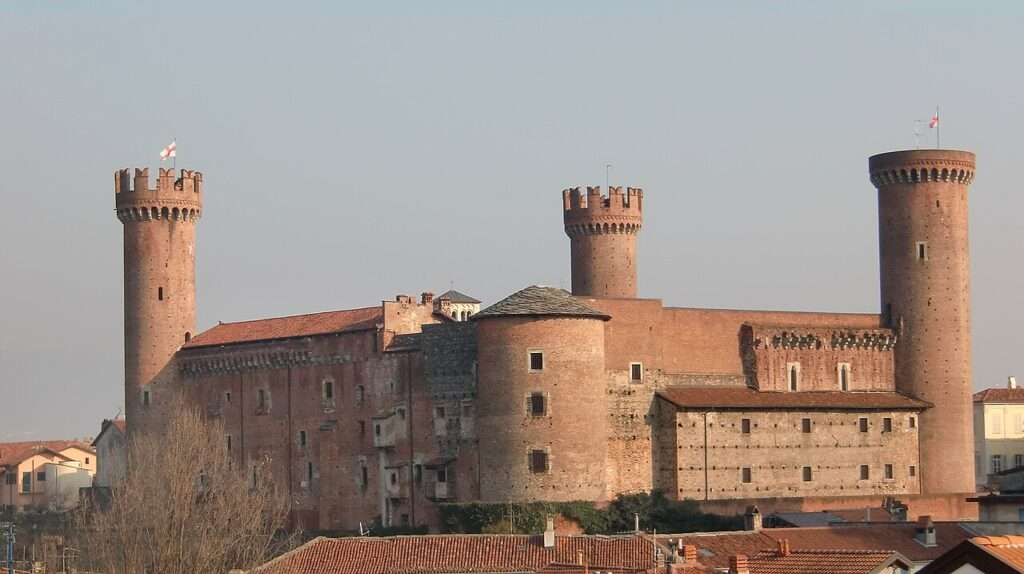 Castello Di Ivrea (c) Cc By Sa Wikimedia Commons