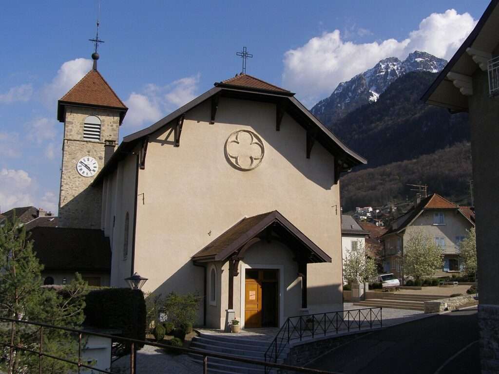 Église de Saint-Gingolph (c) CC BY SA 4_0 Joël Grandcollot Wikimedia Commons