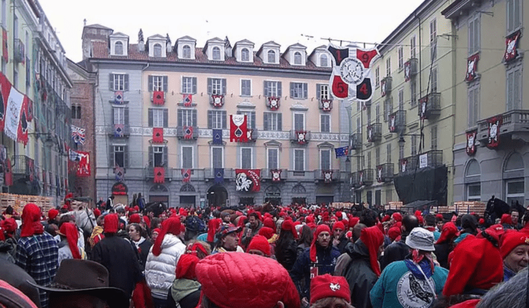 Storico Carnevale di Ivrea, Carnaval Historique d’Ivrée (c) public domain, Wikimedia Commons