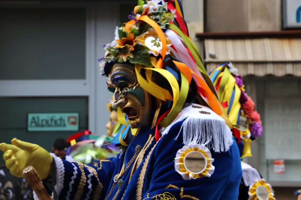 Les “Carnavals de montagne” à Aoste (c) Carnaval dé En Mar’ei