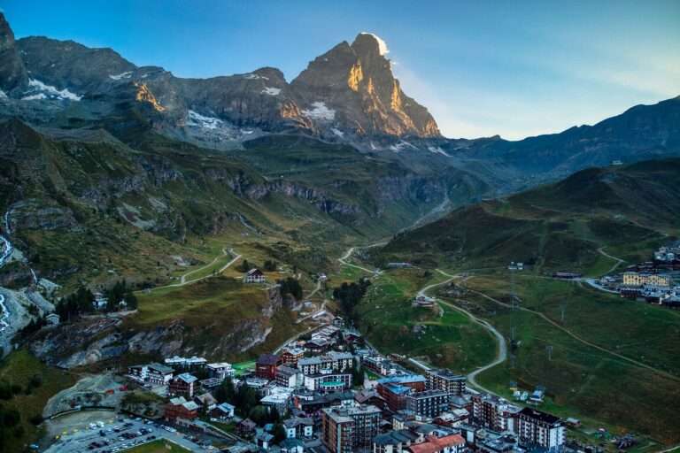 Da “Le Breuil” a “Breuil-Cervinia, De « Le Breuil » à « Breuil-Cervinia » (c) CC BY-SA 4.0, Hagah Agmon-Snir, Wikimedia Commons