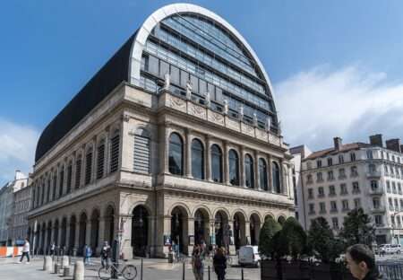 L’Opéra di Lione nell’Auvergne-Rhône-Alpes, L’Opéra de Lyon en Auvergne-Rhône-Alpes (c 0) CC BY-SA 4.0, Jean-Christophe BENOIST, Wikimedia Commons