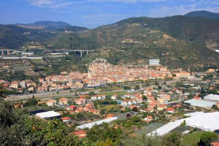 Il Comune Di Taggia, In Liguria dove è previsto l'impianto di trattamento rifiuti per la provincia di Imperia (c) Cc By Sa 4 0 Alessandro Vecchi Wikimedia Commons