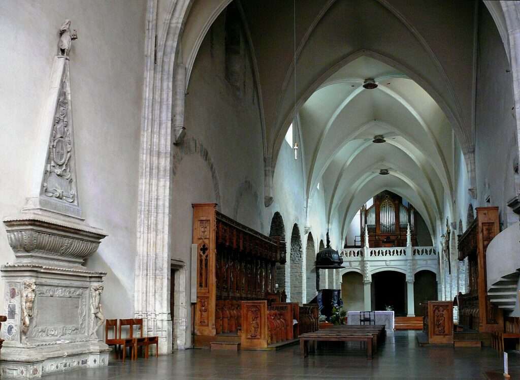 La Cathédrale De Saint Jean De Maurienne (c) Cc By Sa 3 0 Mossot Wikimedia Commons