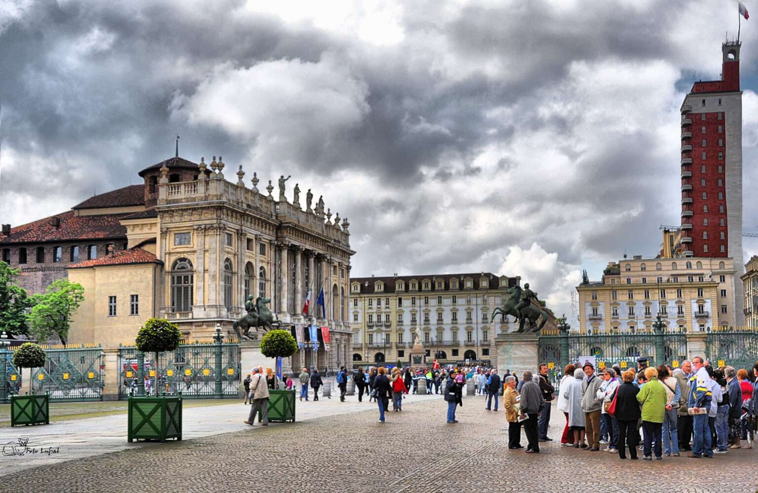 Torino, Piazza_Castello (c) CC BY SA 2_0 Ezio Longo Flickr