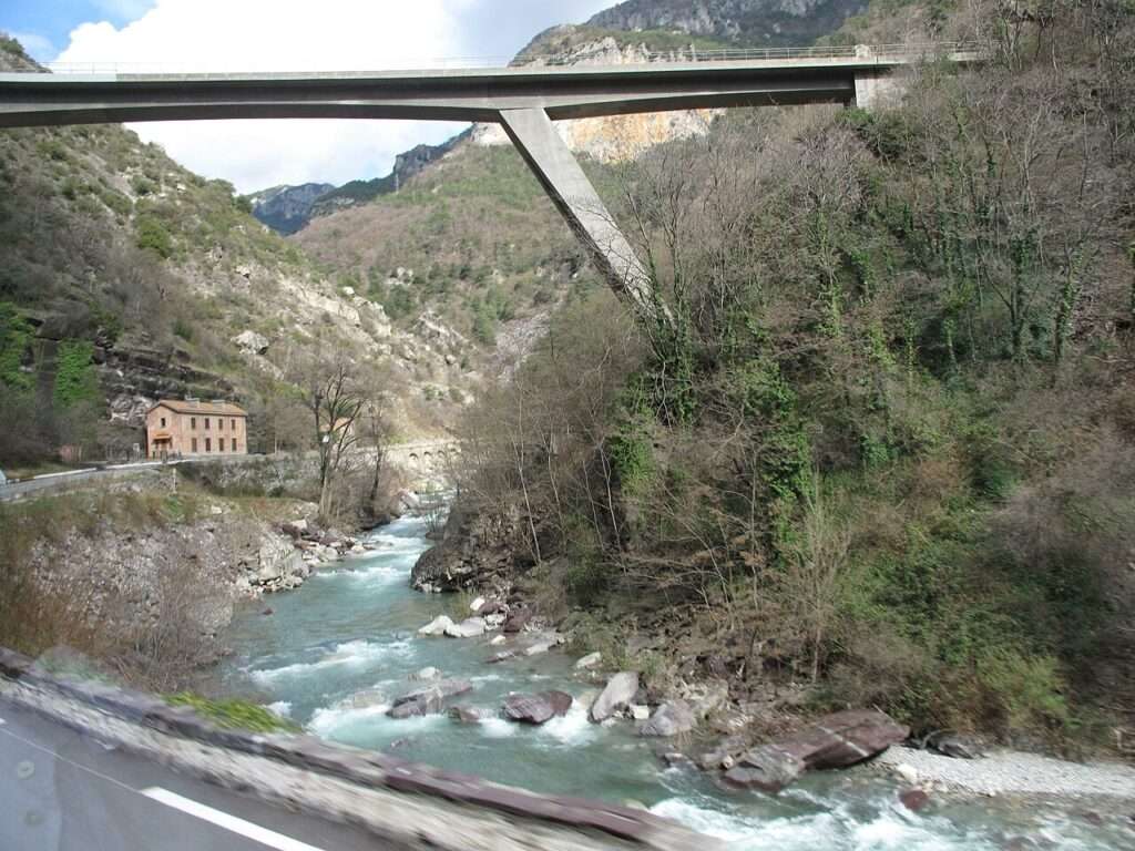 Viaduc de Scarassoui ligne Coni Nice - cuneo Nizza (c) Public domain Tangopaso Wikimedia Commons