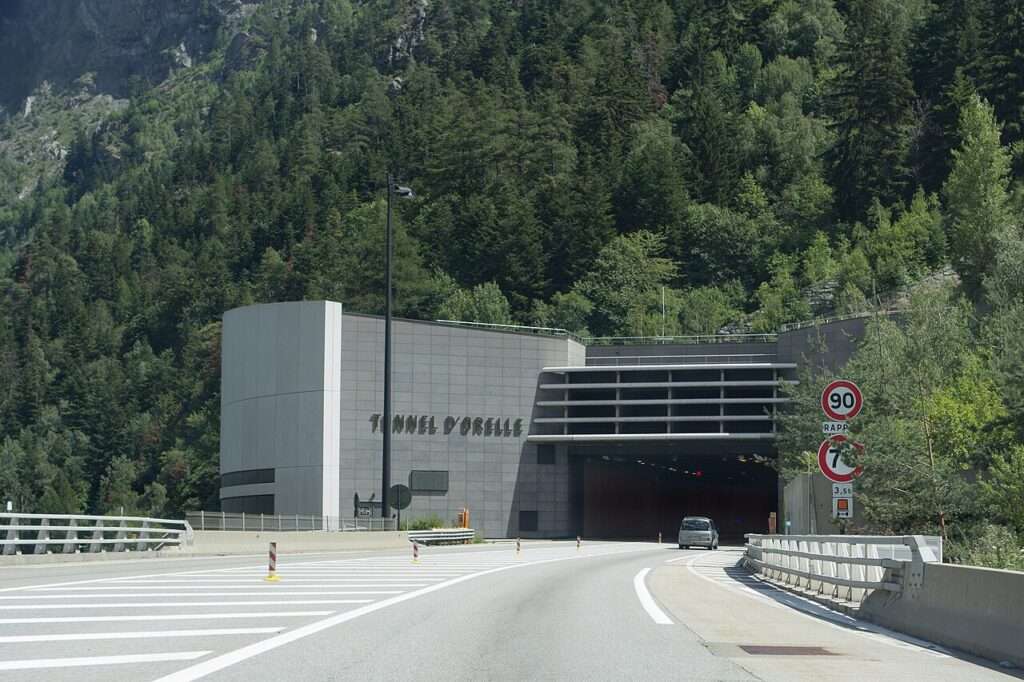 Tunnel de Orelle vers le Fréjus (c) CC BY SA 3_0 Poudou99 Wikimedia Commons