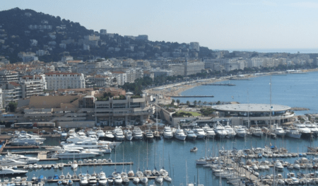 Il porto di Cannes, sede dell’installazione del nuovo impianto ecologico per depurare le acque piovane e industriali; Le port de Cannes, site d'installation du nouveau dispositif écologique d'épuration des eaux pluviales et des eaux industrielles (c) CC BY-SA 2.5, Christophe.Finot, Wikimedia Commons