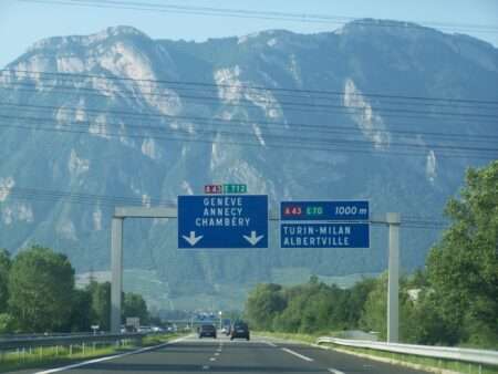 L’autostrada “alpina”, una delle autostrade in Francia, L’autoroute « alpine », l’une des autoroutes en France (c) CC BY-SA 3.0, Florian Pépellin, Wikimedia Commons