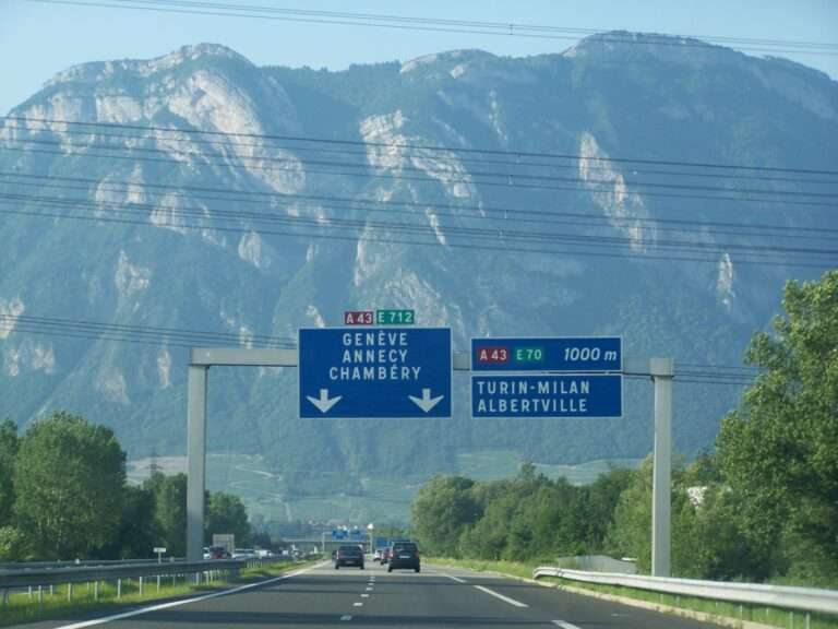 L’autostrada “alpina”, una delle autostrade in Francia, L’autoroute « alpine », l’une des autoroutes en France (c) CC BY-SA 3.0, Florian Pépellin, Wikimedia Commons