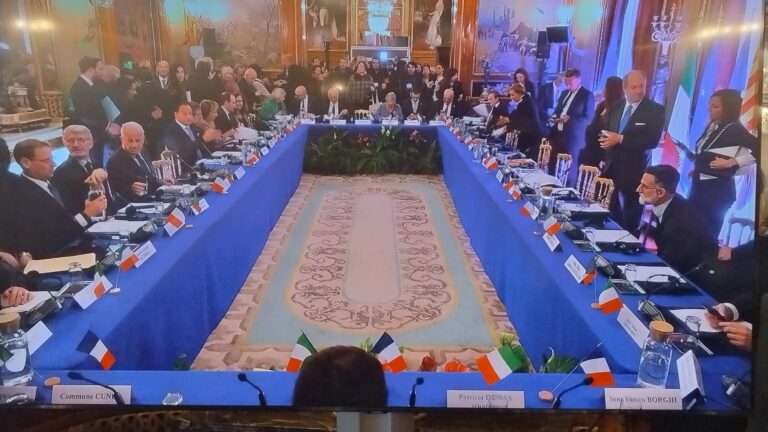 Trattato del Quirinale: Comitato frontaliero “sottovoce” al Forte di Bard, il 4 giugno 2026 La Salle De La Réunion Du Comité Frontlier À Nice (c) Nos Alpes Enrico Martial