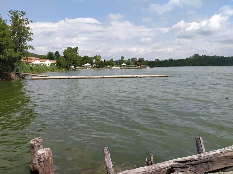 Lago Di Candia Pontile (c) Cc By Sa Pmk58 Wikimedia Commons