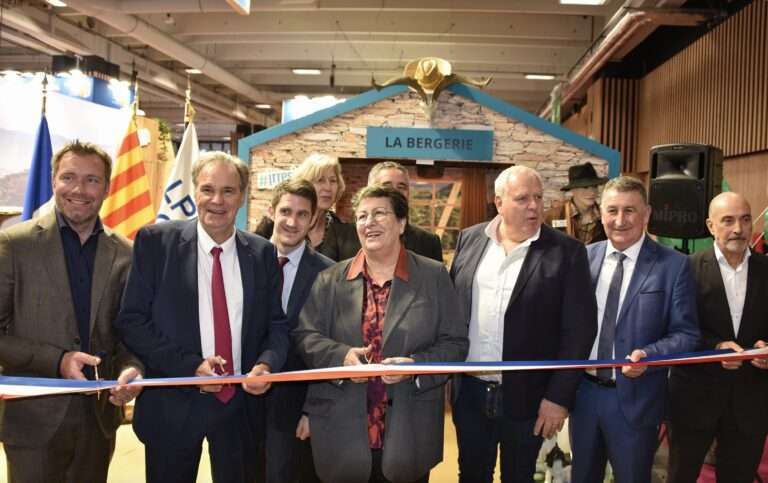 Un moment au Salon de l'agriculture de Paris 2025, avec la présidente du Département, Éliane Barreille, et le président de la Région Sud, Renaud Muselier (c) Département des Alpes de Haute-Provence