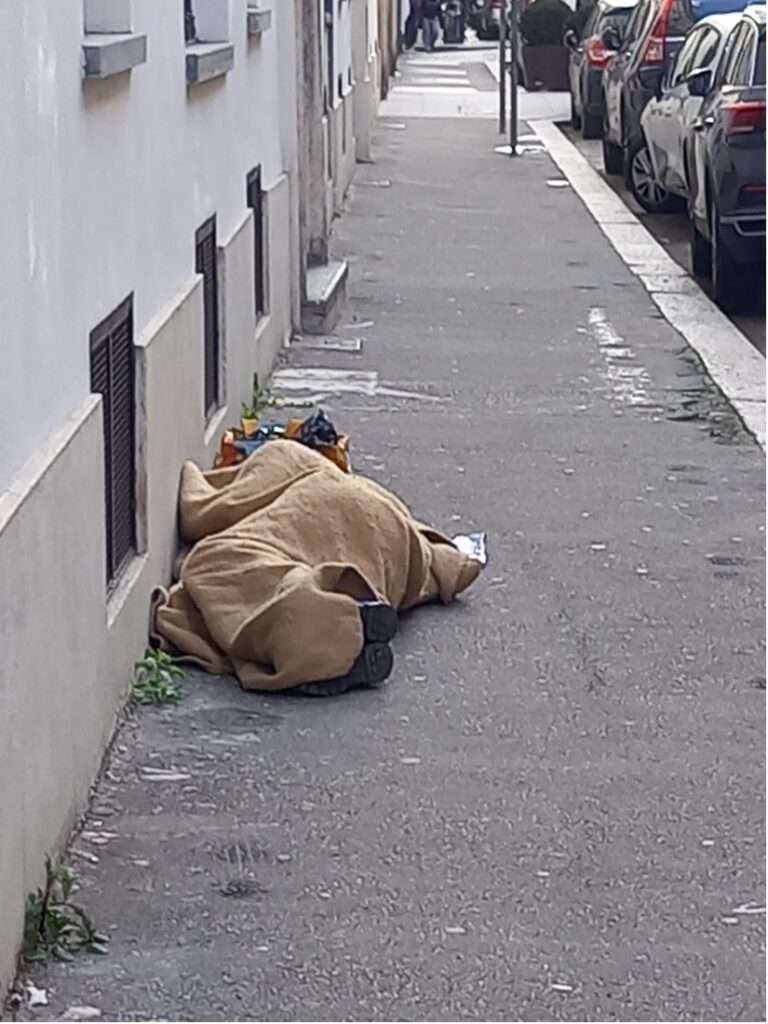 A torino, via san francesco da paola, non lontano dal museo del risorgimento (c) anna maria colombo nos alpes