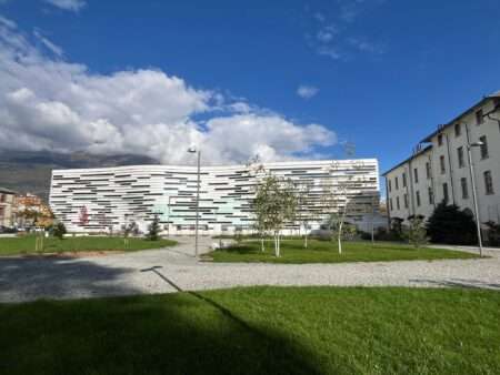 UniVdA, sede della mstra sulla francofonia in Valle d’Aosta, UniVdA, siège de l’exposition sur la Francofonie en Vallée d’Aoste (c) Giorgia Gambino, Nos Alpes