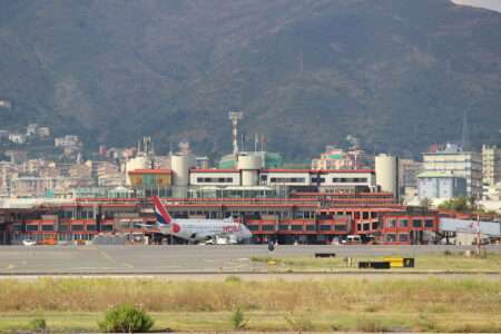 L’Aeroporto di Genova, L’Aéroport de Gênes (c) CC BY-SA 3.0, Alessio Sbarbaro User_talk:Yoggysot, Wikimedia Commons