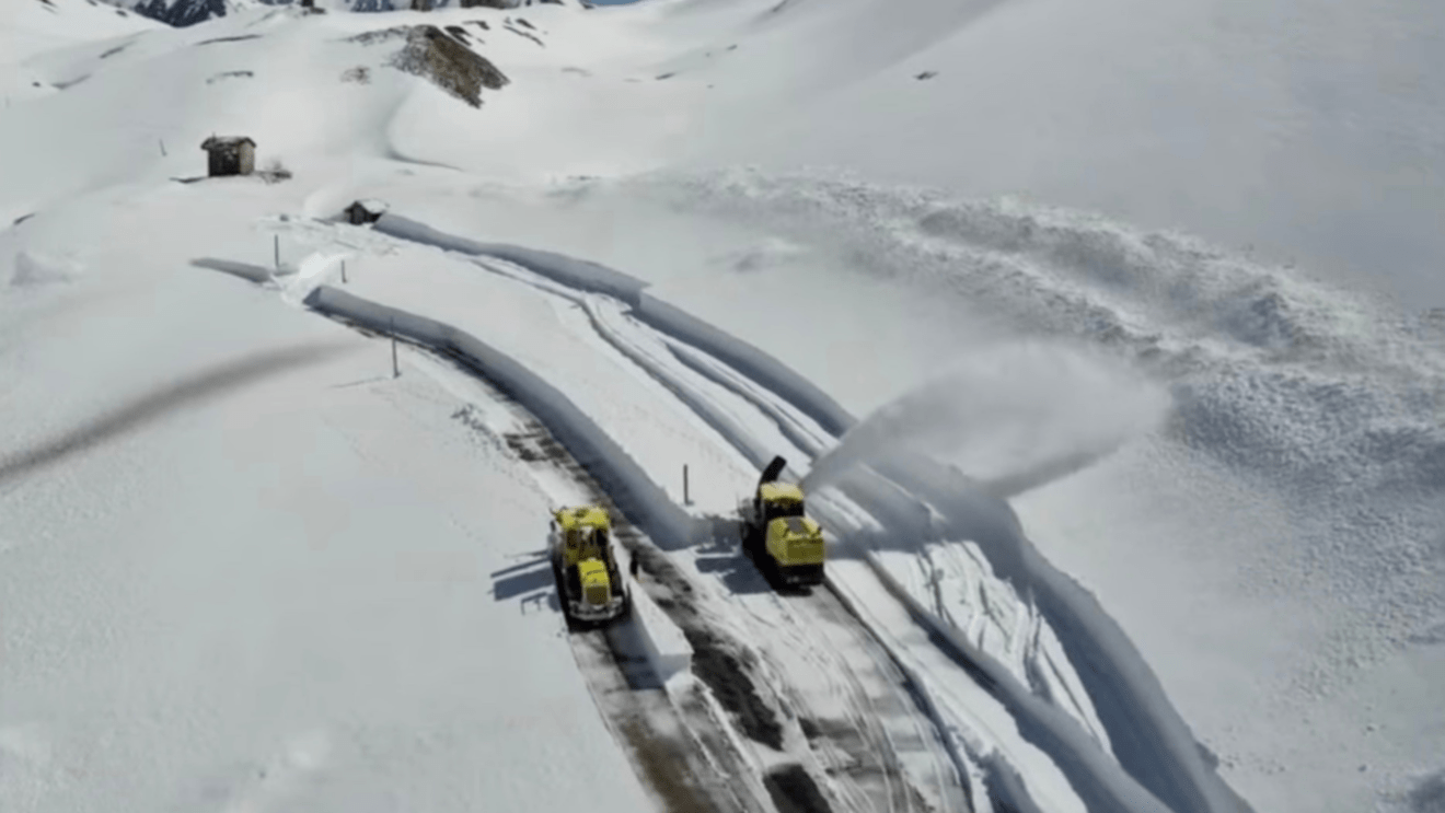 Déneigement au col du Petit-Saint-Bernard en 2024 - Le Mont-Cenis ouvert le 9 mai prochain - Moncenisio aperto il 9 maggio (c) Département de la Savoie