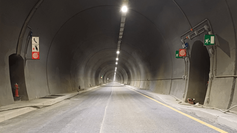 Il tunnel di Tenda verso il completamento degli impianti :Le tunnel de Tende et les travaux pour les installations (c) Anas