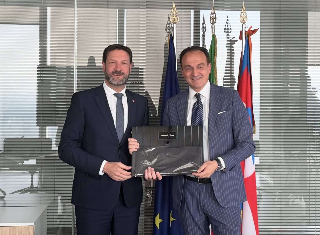 Les présidents Fabrice Pannekoucke e Alberto Cirio à Turin le 9 avril 2025 /. I presidenti Fabrice Pannekoucke e Alberto Cirio a Torino il 9 aprile 2025 (c) Regione Piemonte Ufficio stampa