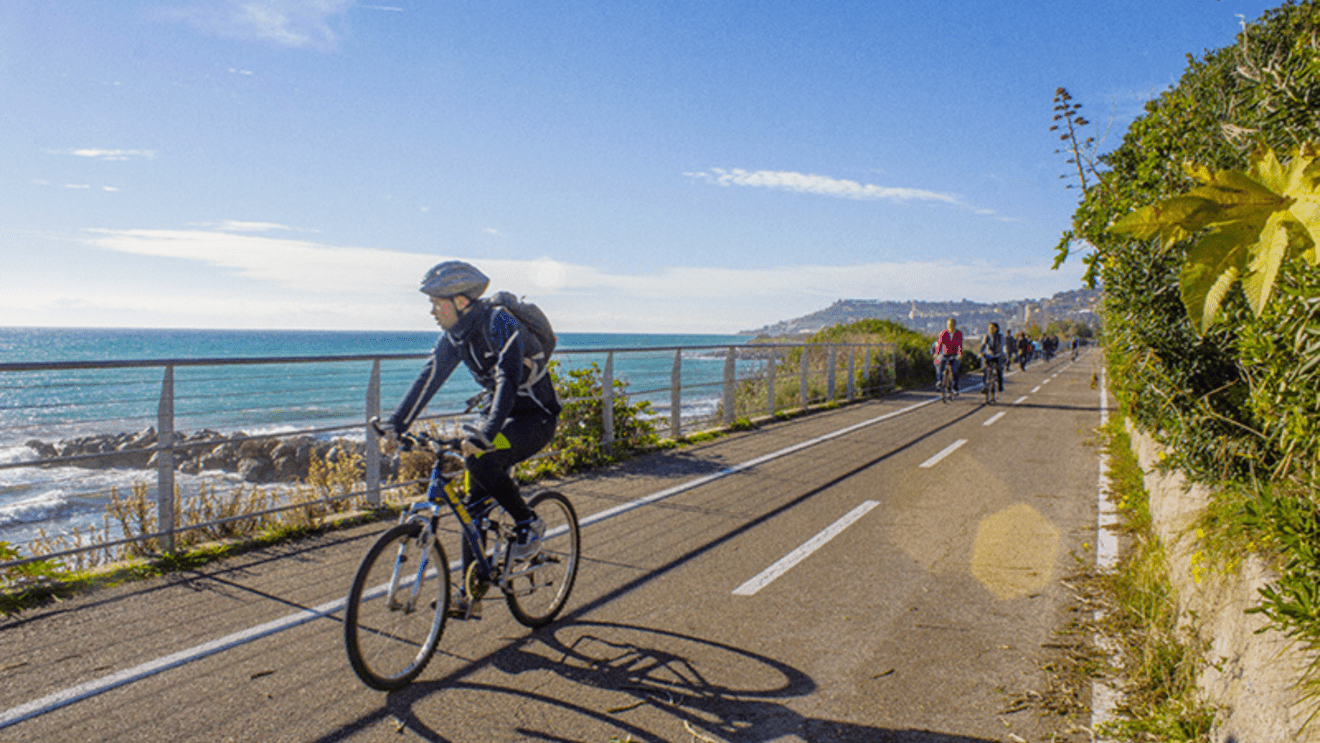 La pista ciclabile a Riva Ligure (c) CC BY SA 4_0 pistaciclabile.com