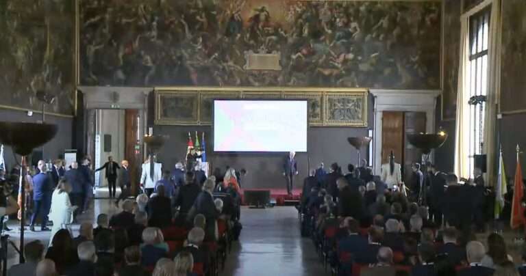 Il Presidente della Repubblica Sergio Mattarella al termine del suo discorso al Festival delle Regioni a Venezia, il 18 maggio 2025 (c) Conferenza delle Regioni e delle Province autonome