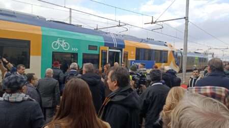 Il treno di Arenaways a Cuneo, all'inaugurazione della Cuneo Savigliano (c) Nos Alpes Enrico Martial