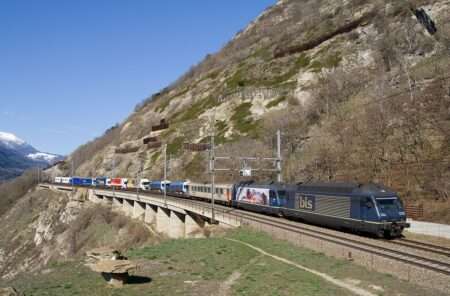 Autostrada ferroviaria, Ferroutage, Rolling Highways (RoLa) auLoetschberg (c) Public Domain David Gubler Wikimedia Commons