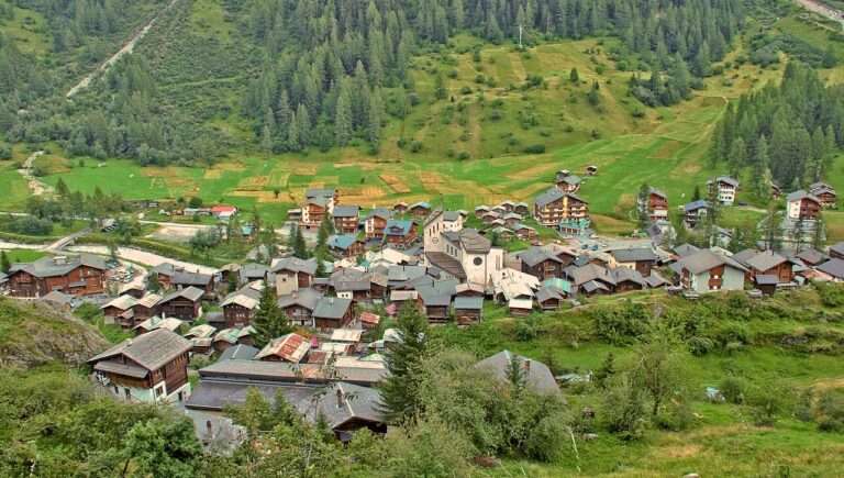 Il comune di Blatten nell'Alto Vallese / la commune di Blatten, dans le Haut-Valais (c) CC BY SA 3_0 Johannes Löw Wikimedia commons
