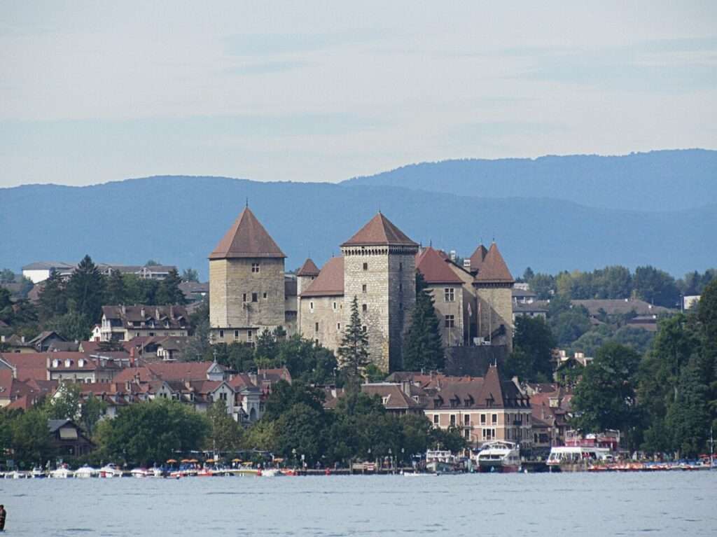 Château d'annecy, en haute savoie (c) cc by sa 3 0 daniel culsan wikimedia commons