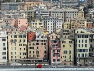 Genova, vista del fronte del porto con la sopraelevata (c) CC BY SA 4_0 Elisabetta Castellano Wikimedia Commons