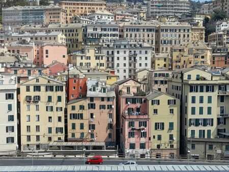 Genova, vista del fronte del porto con la sopraelevata (c) CC BY SA 4_0 Elisabetta Castellano Wikimedia Commons