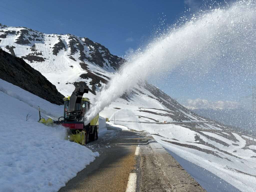 Déneigement au col du Petit-Saint-Bernard / Sgombero neve al colle del Piccolo San Bernardo (c) Département de la Savoie