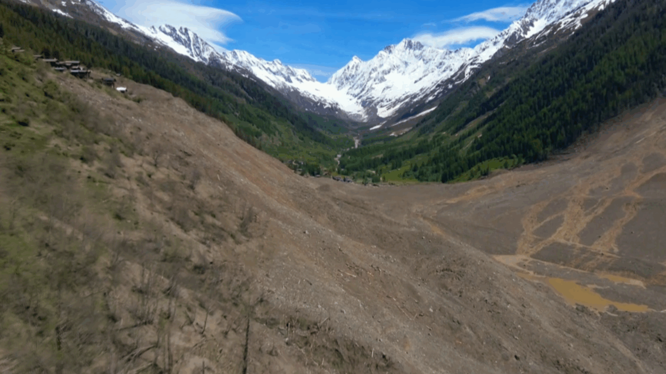 La situation en aval de Blatten au matin du 30 mai 2025, en attente de l'eau du Lonza (c) État du Valais