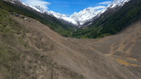 La situation en aval de Blatten au matin du 30 mai 2025, en attente de l'eau du Lonza (c) État du Valais