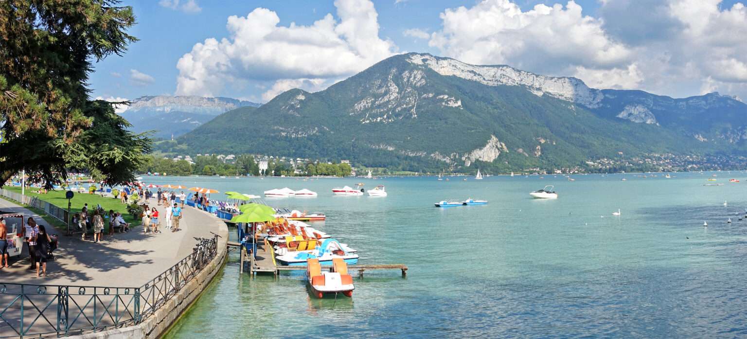 Lac d'Annecy et le mont Veyrier (c) CC BY SA 3_0 Tiia Monto Wikimedia Commons