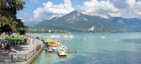 Lac d'Annecy et le mont Veyrier (c) CC BY SA 3_0 Tiia Monto Wikimedia Commons