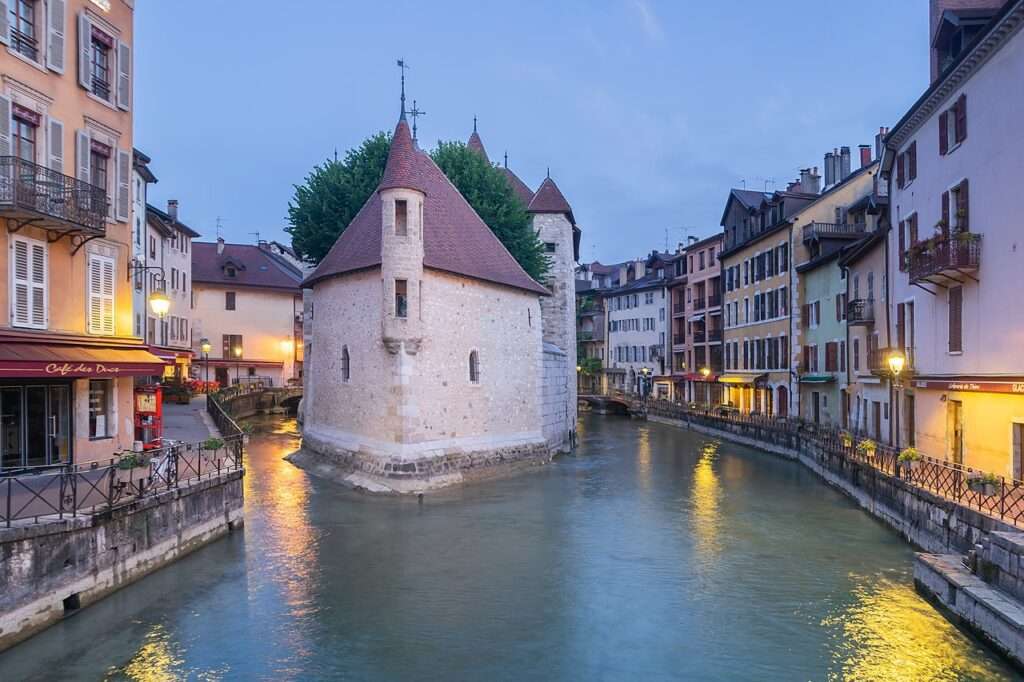 Palais de l'isle à annecy (c) cc by sa 4 0 tournasol7 wikimedia commons