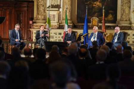 Renzo Testolin, presidente della Regione Valle d'Aosta, a destra nella foto, a Venezia al Festival delle Regioni (c) Regione autonoma Valle d'Aosta ufficio stampa