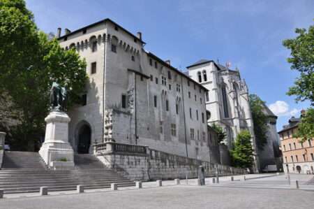 Château des Ducs de Savoie Castello dei Duchi di Savoia - Chambéry (c) C BY-SA 3_0 Calhan73 Wikimedia commons