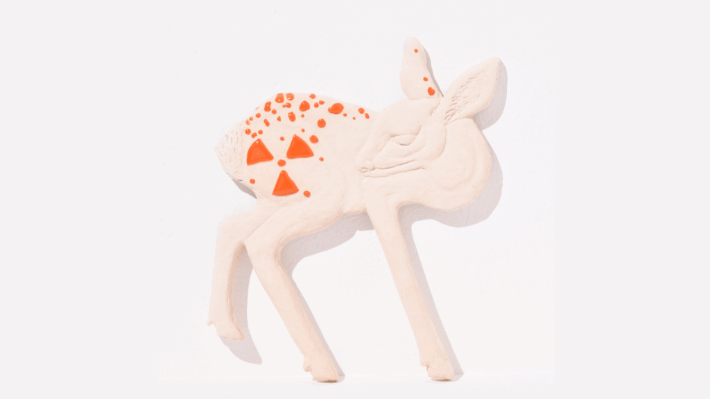 Chinagirl Tile, Bambi, 2021 Scultura in argilla cotta, ceramica smaltata e colla 29 × 22 cm Courtesy of the artist- Al forte di Bard per la mostra sulla Street Art / Au fot de Bard pour l'expo sur la Street Art