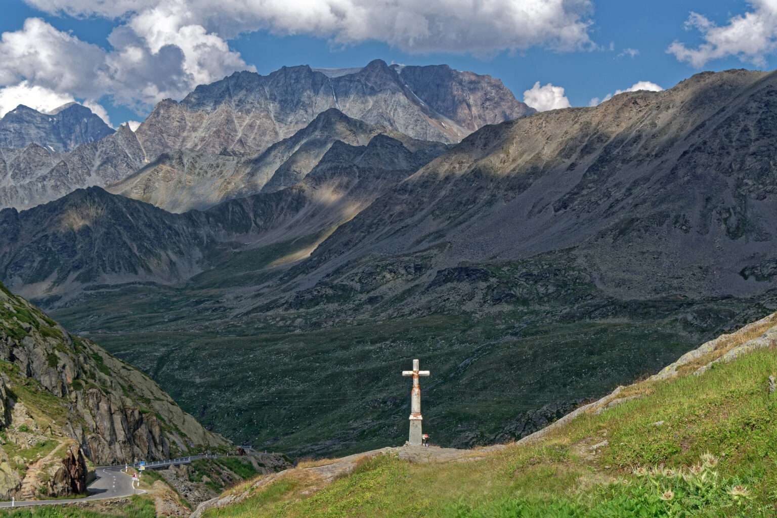 Du grand saint bernard, vers le valais et la combe de barasson (c) cc by sa 2 0 eric huybrechts