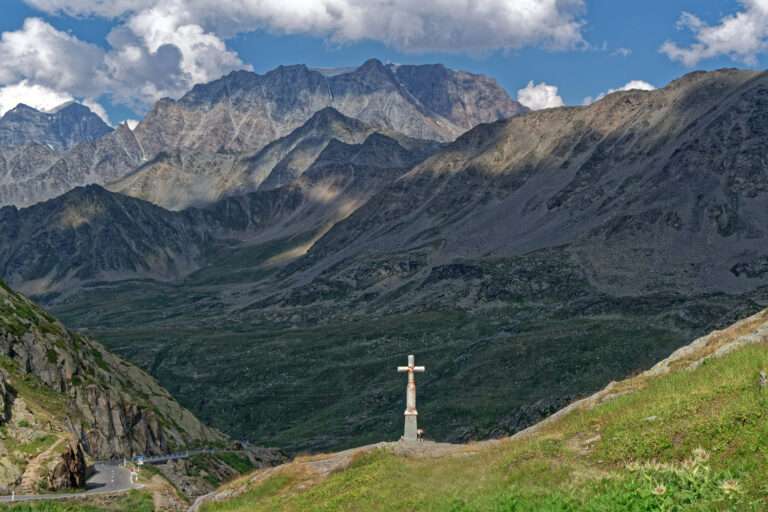 Du grand saint bernard, vers le valais et la combe de barasson (c) cc by sa 2 0 eric huybrechts