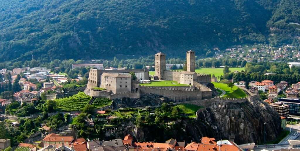 I lavoratori frontalieri nel canton Ticino, Les frontaliers dans le canton du Tessin (c) CC BY-SA 3.0, H005, Wikimedia Commons
