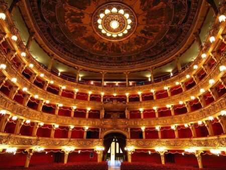 Il Teatro Carignano a Torino (c) CC BY SA 4_0 Silvia Carbotti Wikimedia Commons