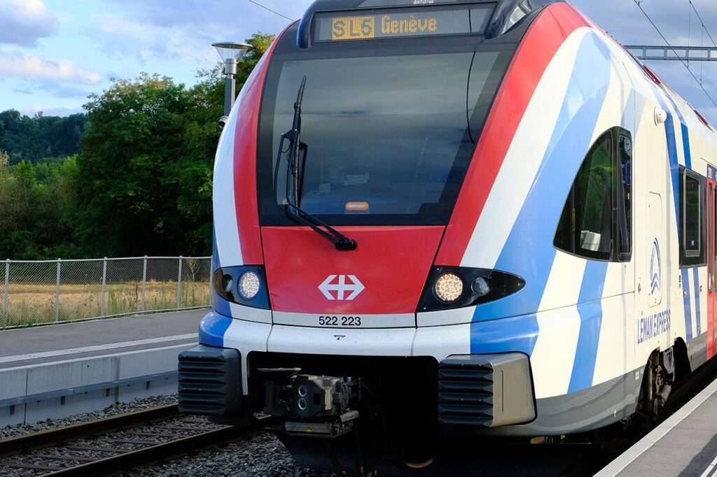 Le Léman Express en gare de_Russin (c) CC BY-SA 4_0 Guilhem Vellut WikiCommons