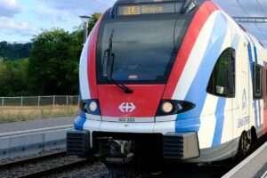 Le Léman Express en gare de_Russin (c) CC BY-SA 4_0 Guilhem Vellut WikiCommons