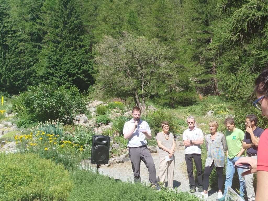 Un momento della visita al Giardino botanico alpino Paradisia, il 29 giugno 2025 (c) Nos Alpes